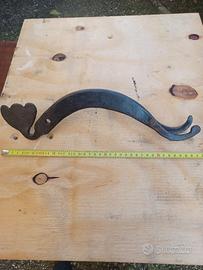 saltarello antico in ferro carro