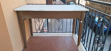 Tavolo con piano in marmo