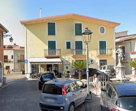 Locali commerciali in piazza Santa Caterina