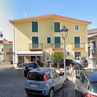 Locali commerciali in piazza Santa Caterina