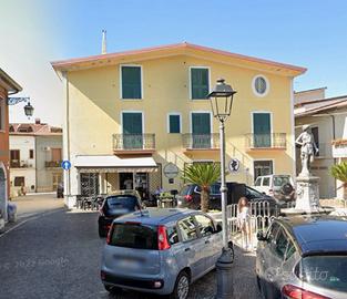 Locali commerciali in piazza Santa Caterina