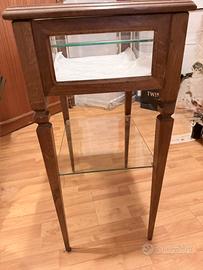 Tavolino in legno a vetrinetta antico.