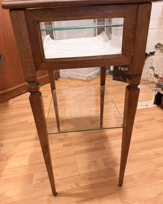 Tavolino in legno a vetrinetta antico.