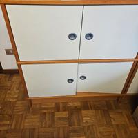 Mobile contenitore in legno con 4 ante 