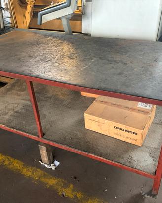 Banco da lavoro 2x1 m con ruote e piano inferiore