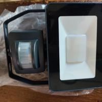 Faro da esterno con sensore di movimento