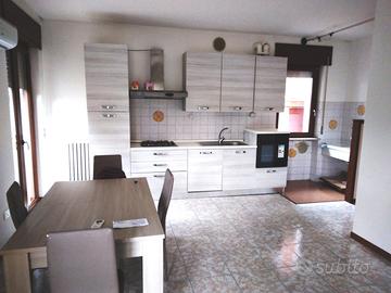 Trilocale arredato a san martino buonalbergo (vr)