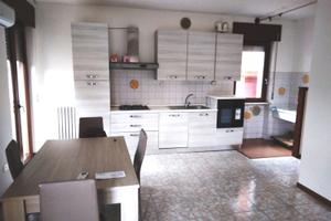Trilocale arredato a san martino buonalbergo (vr)