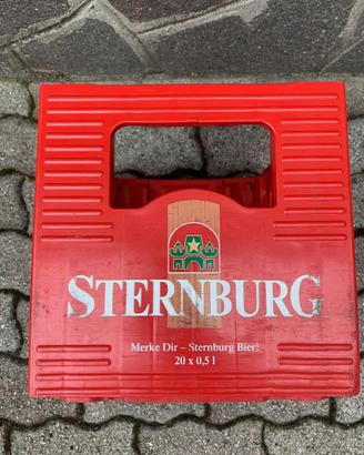 Cassa birra Sternburg colore rosso da venti posti