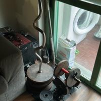 Home gym con pesi e panca