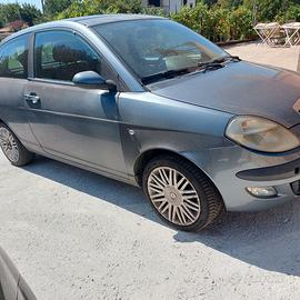 LANCIA Y Argento, tetto panoramico e tettuccio