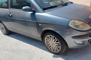 LANCIA Y Argento, tetto panoramico e tettuccio