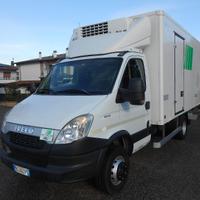 Iveco Daily 60C15 isotermico con sponda caricatric