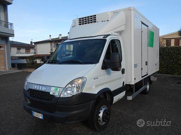 Iveco Daily 60C15 isotermico con sponda caricatric