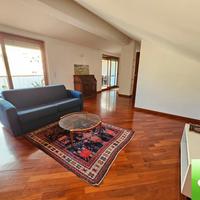 Duplex Di Pregio Su Due Livelli Con Ampio Terrazzo