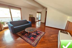 Duplex Di Pregio Su Due Livelli Con Ampio Terrazzo