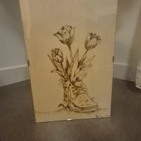Quadro scarpa con tulipani.