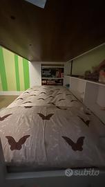 Letto a castello con libreria