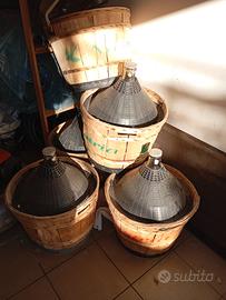    5. damigiane in vetro da 35 litri. 