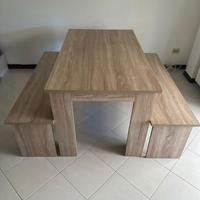 Tavolo nuovo con panche comprese
