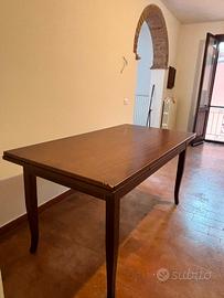 Tavolo in legno allungabile 