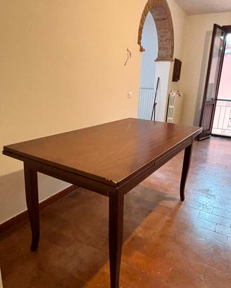 Tavolo in legno allungabile 