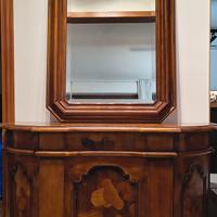 Mobile contenitore in noce e specchio ottogonale 