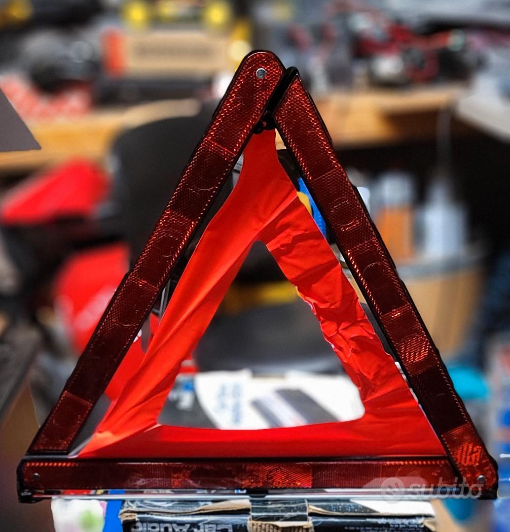 Kit Sicurezza Auto - 1 Triangolo E 1 Gilet Riflettente Omologati E11