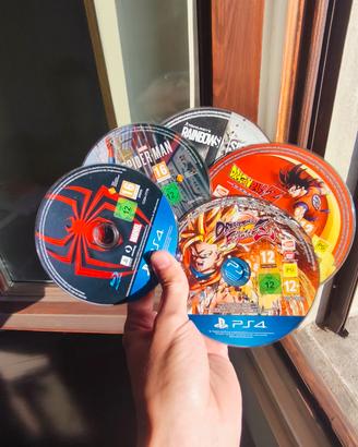 Lotto 5 Giochi PS4 - Spider-Man, Dragon Ball altro