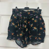 Pantaloncino a fiori