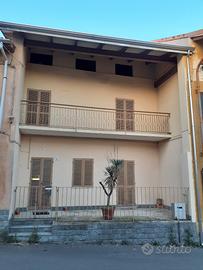 Casa di civile abitazione + pertinenze e terreno