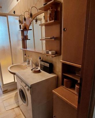 Specchio e mobiletto bagno in legno