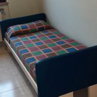 Letto singolo con rete a doghe e materasso