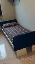 Letto singolo con rete a doghe e materasso