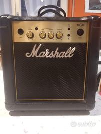 Amplificatore Marshall MG10 con pedale Washburn