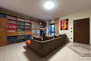 BIFAMILIARE A MENDICINO