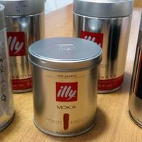 Barattoli Illy e barattoli a tema nataliz