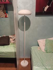 lampada con piantana Ikea 