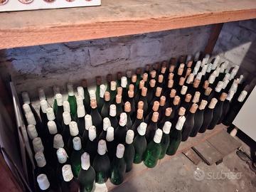 200 Bottiglie da Vino Vuote Usate a 0.35 cent cad.