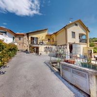 CASA SEMI-INDIPEDENTE CON CORTE ESTERNA