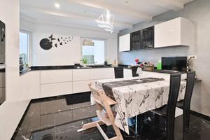 Casa bifamiliare completamente ristrutturata con a