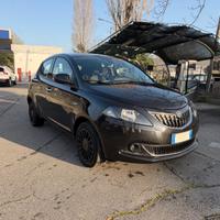 Lancia Ypsilon 1.0 FireFly 5 porte S&S Hybrid Albe