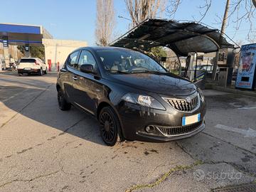 Lancia Ypsilon 1.0 FireFly 5 porte S&S Hybrid Albe