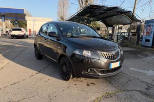 Lancia Ypsilon 1.0 FireFly 5 porte S&S Hybrid Albe