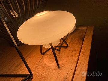 Lampada da tavolo in vetro opalino e metallo di St