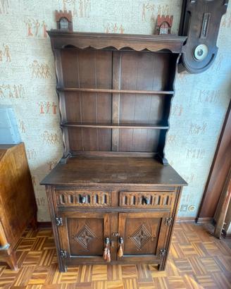 Credenza vintage con piattaia stile rustico
