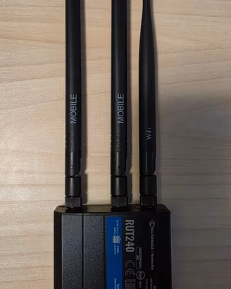Router industriale 4G LTE Teltonika RUT 240