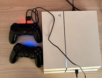 Ps4 500GB + 2 controller perfettamente funzionanti