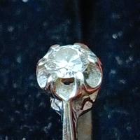 Anello vintage in oro bianco con solitario 