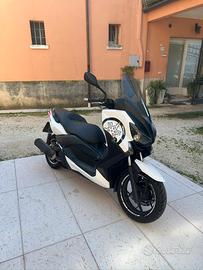 Yamaha XMax 250 moto scooter